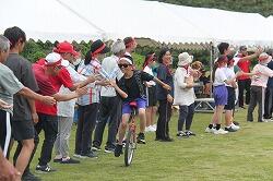R８悪石島学園職員-R8運動会14みんなでﾁｬﾚﾝｼﾞ-77907463099.jpg