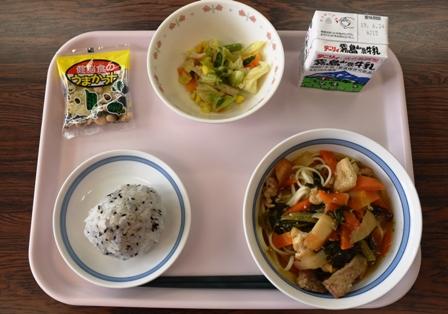 水中の小さな生物を調べよう ４月１９日 口之島小中学校