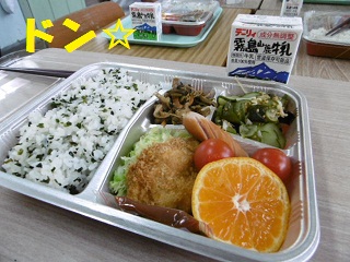 お弁当給食1030 ブログ用　お弁当.jpg