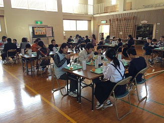 ふれあい給食会20150119 会食.jpg