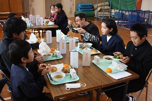 ふれあい給食1208.jpg