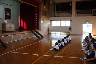全校朝会0908 ブログ用１.jpg