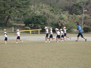 避難訓練2014　校庭へ.jpg